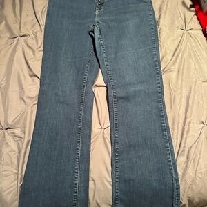 L.L. Bean Women's Skinny Jeans in Medium Blue